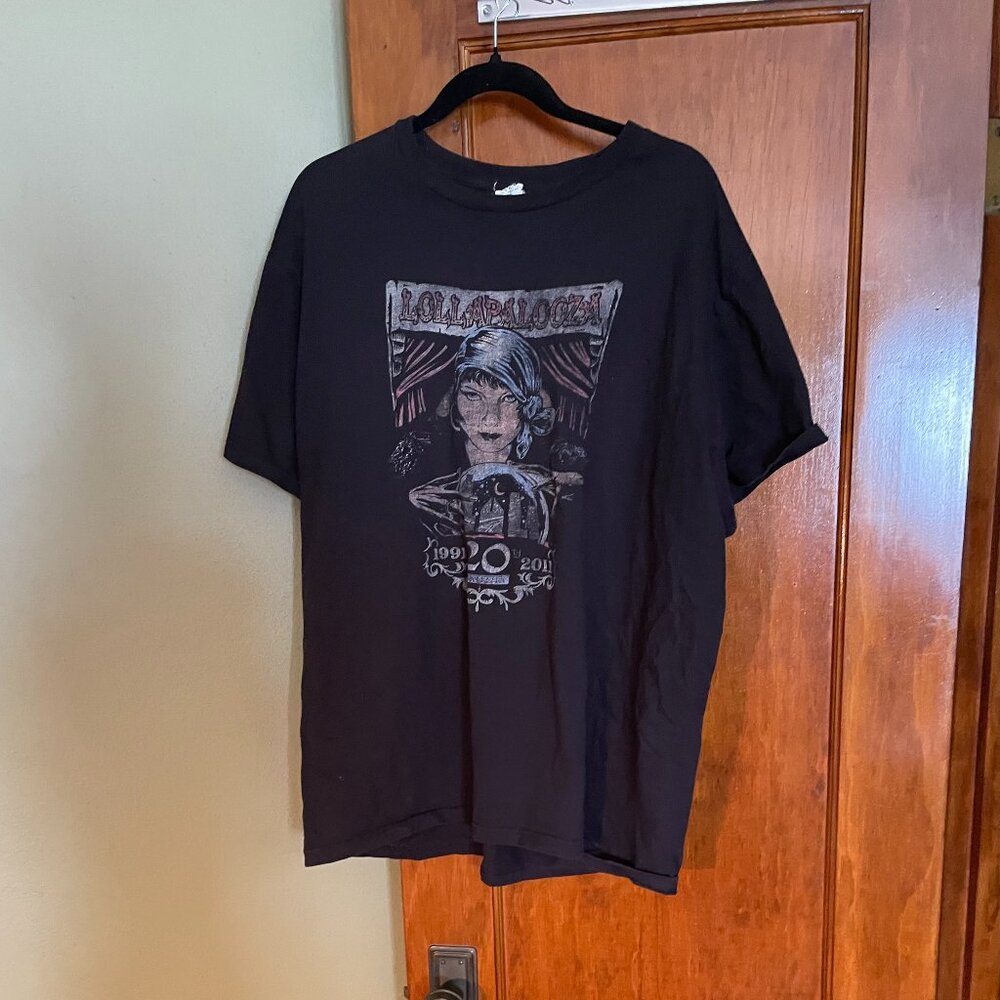 Lollapolooza 20th Anniversary Concert T-shirt Chicago 2011